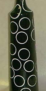 Vase, sort med hvite sirkler